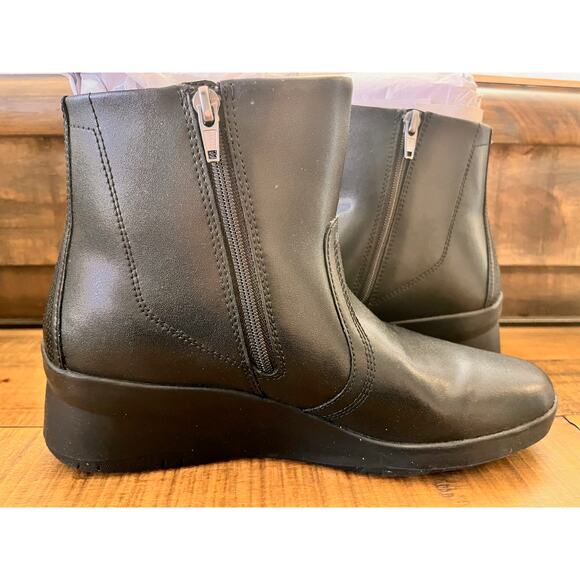 CLARKS Women's Sttyn Rae Wedge Heel Booties Black Leather Sz 9 - Picture 6 of 11